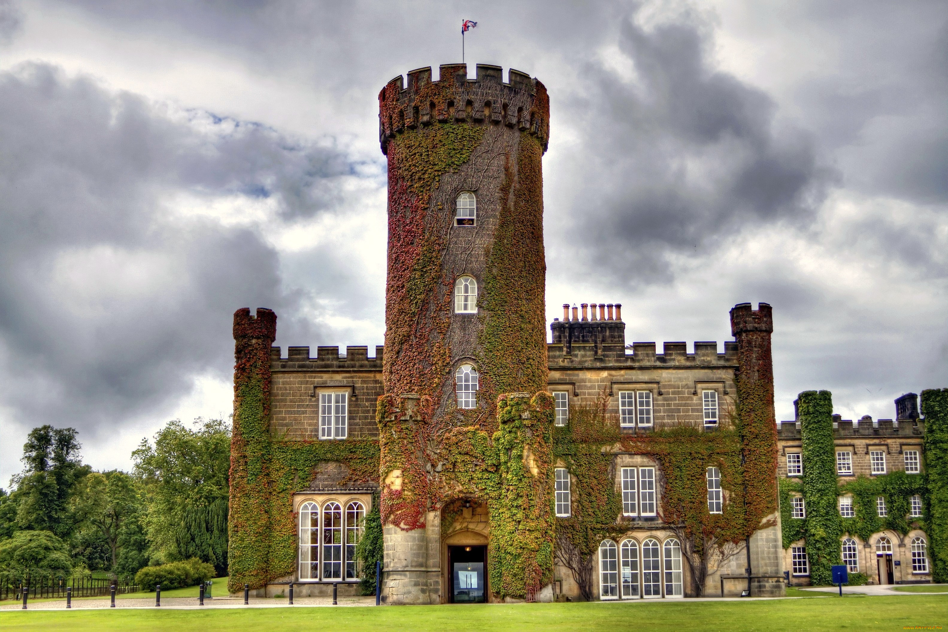 Castle. Каменные замки Англия. Замок Хэтли Канада. Замок Саттон Англия. Замок Суинтон-парк.